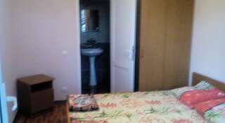 Гостиница Guest house Gorniy Vozduh Лоо Двухместный номер с 1 кроватью и видом на горы-1